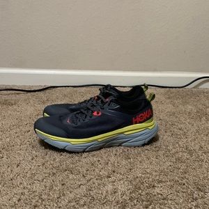 Hoka one one challenger ate 6
